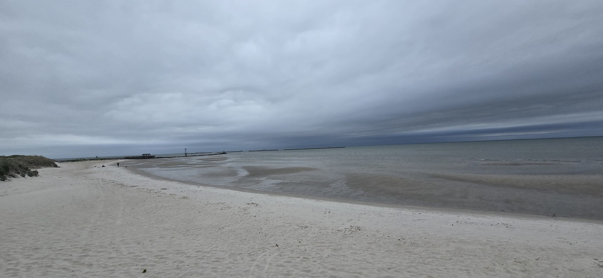 Grey sky over the Eastern Shore on arrival day Grey sky over the Eastern Shore on arrival day